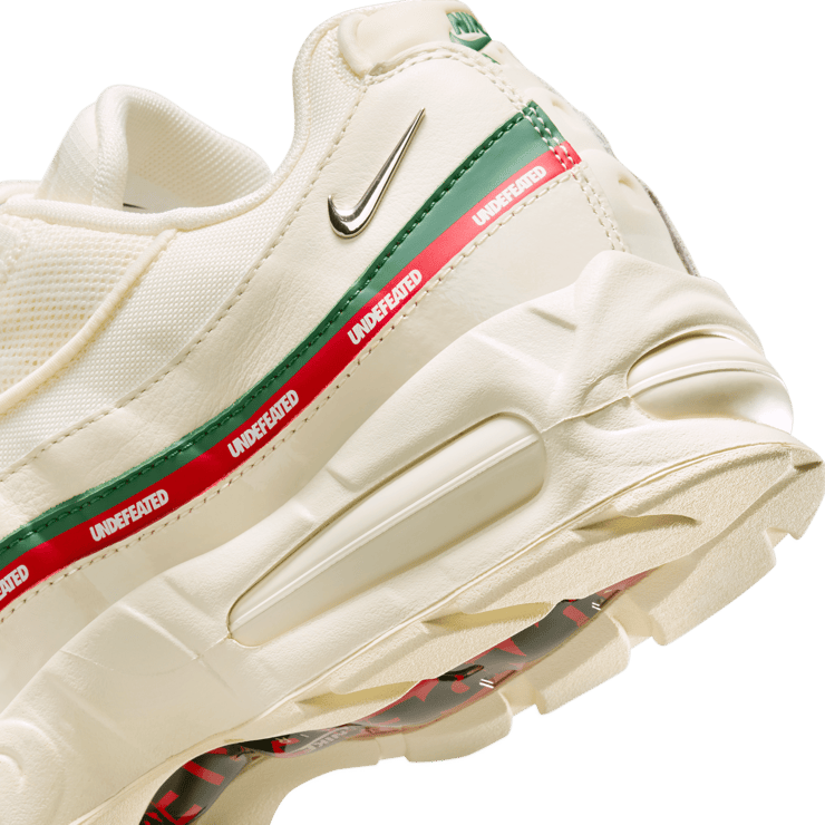 Nike Air Max 95 OG Big Bubble Undefeated Sail Gorge Green Angle 12