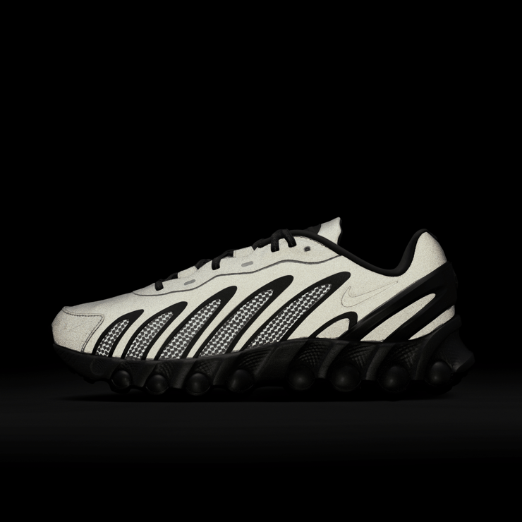 Nike Air Max Dn8 Metallic Silver Black Angle 0