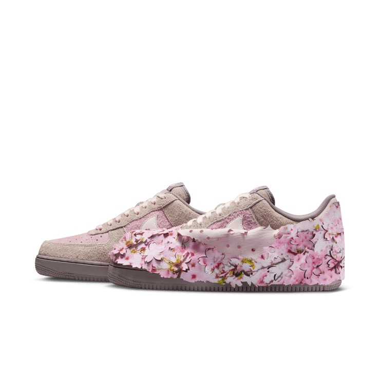 Nike Air Force 1 Low PRM Spring Flowers Angle 1