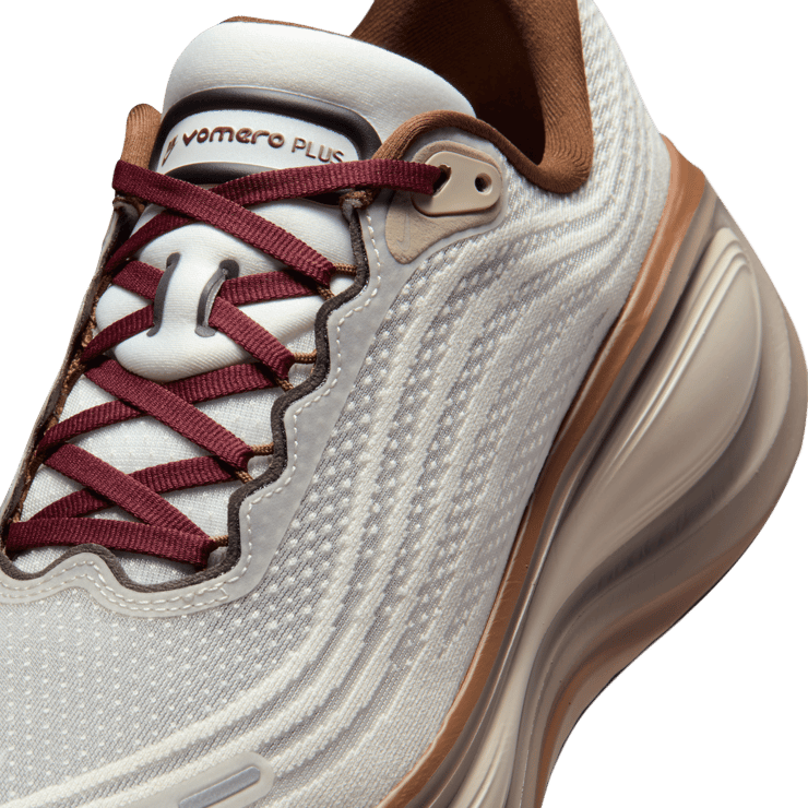 Nike Vomero Plus Sail Baroque Brown Angle 23