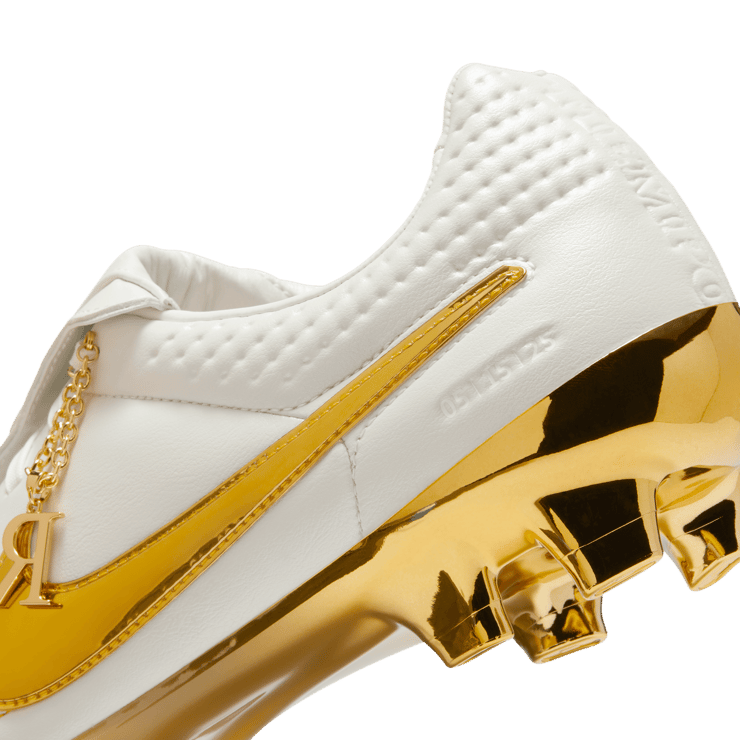 Nike Tiempo Legend Ronaldinho Touch of Gold FG Angle 10