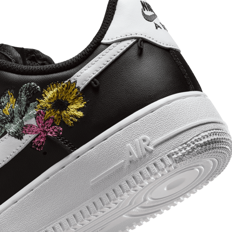 Nike Air Force 1 Low PRM Accepting All Flowers Black Angle 7