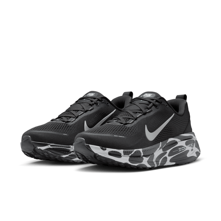 Nike Vomero 18 Anthracite Angle 2