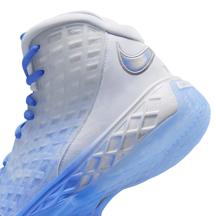 Nike Kobe 3 Protro Christmas (GS) Angle 8