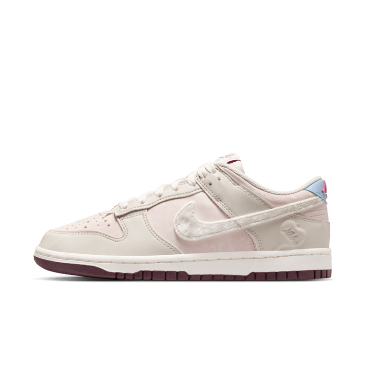 Nike Dunk Low Valentine's Day 2026 (W) Angle 4