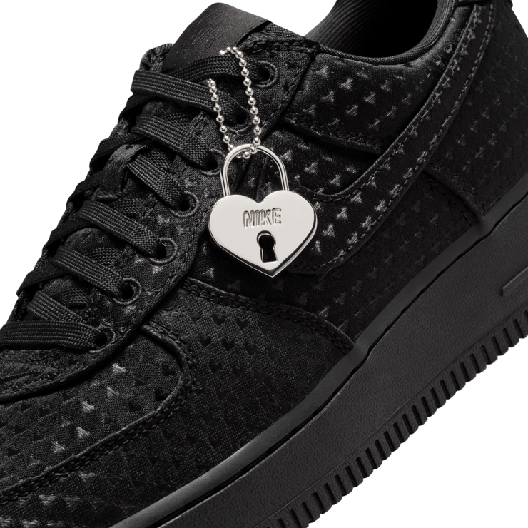 Nike Air Force 1 Low Valentine's Day Triple Black Angle 7