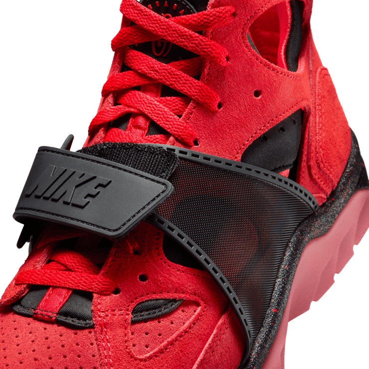 Nike Air Trainer Huarache Challenge Red Angle 6