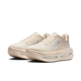 Nike Vomero Premium Chalk Angle 4