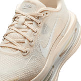 Nike Vomero Premium Chalk Angle 7