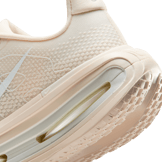 Nike Vomero Premium Chalk Angle 6