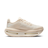 Nike Vomero Premium Chalk Angle 2