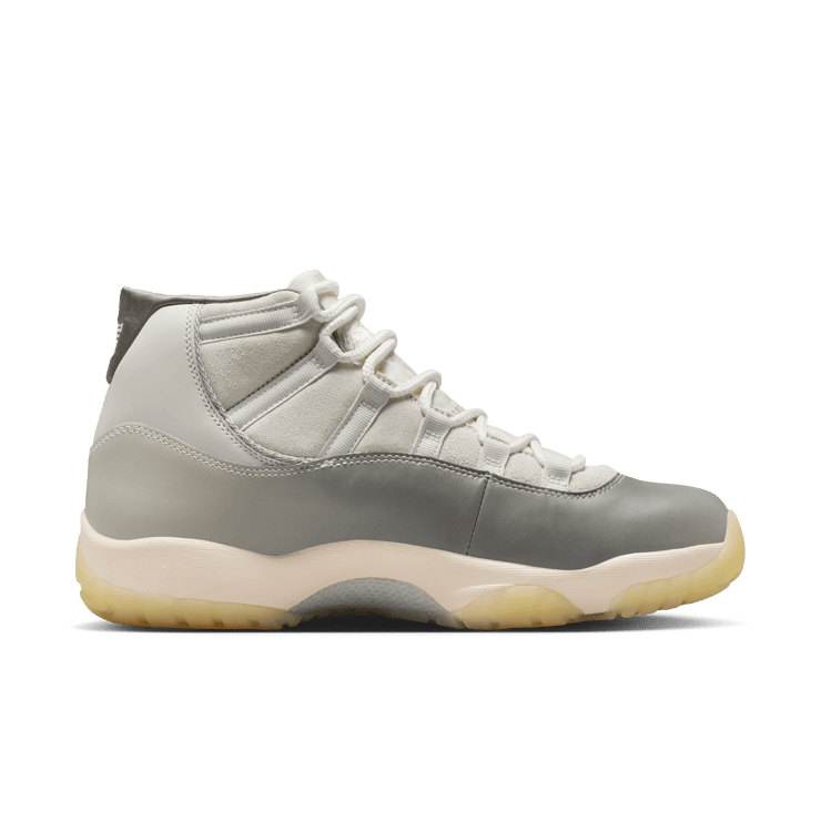 Air Jordan 11 Retro Tokyo Angle 3