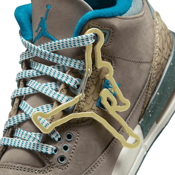 Air Jordan 3 Retro Olive Grey (GS)  Angle 11