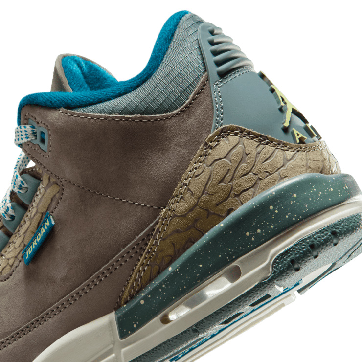 Air Jordan 3 Retro Olive Grey (GS)  Angle 9