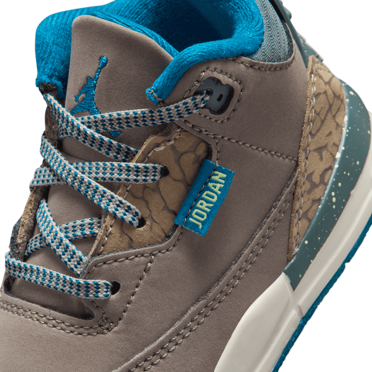 Air Jordan 3 Retro Olive Grey (TD) Angle 9