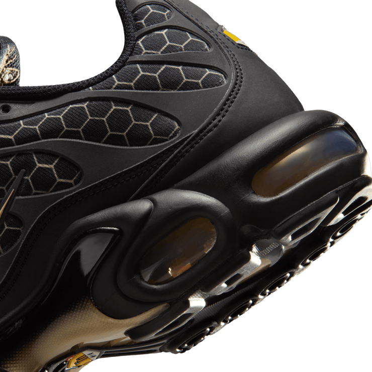 Nike Air Max Plus Honey  Angle 6