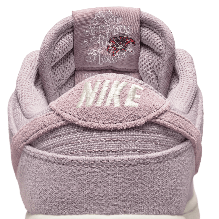 Nike Dunk Low Now Accepting All Flowers (W)  Angle 3