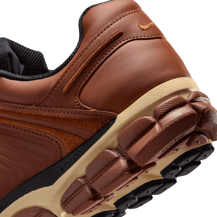 Nike Zoom Vomero 5 Swooshless  Angle 7