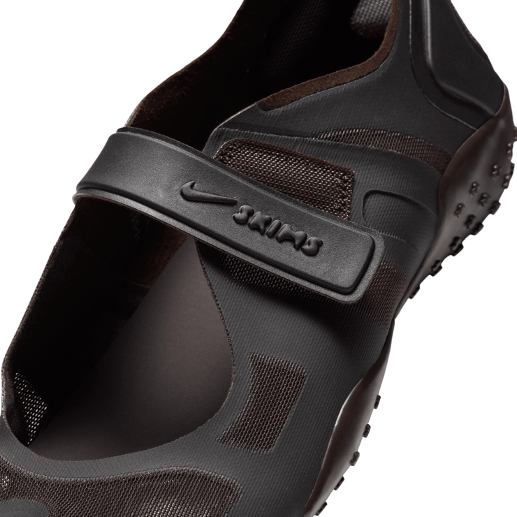 NikeSKIMS Rift Mesh Velvet Brown Angle 9