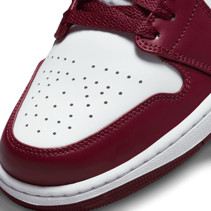 Jordan 1 Low Bordeaux Angle 4