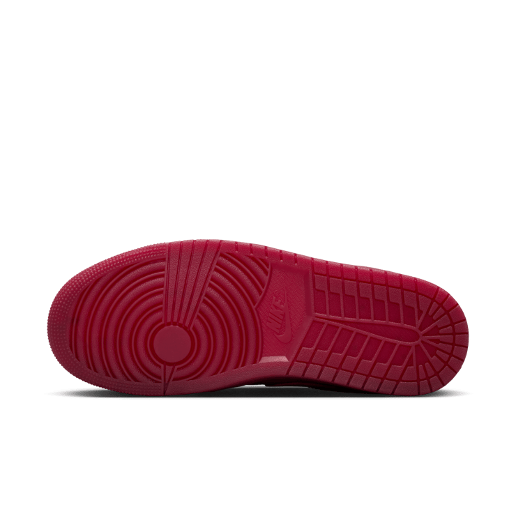 Air Jordan 1 Low SE Valentine’s Day (W) Angle 4