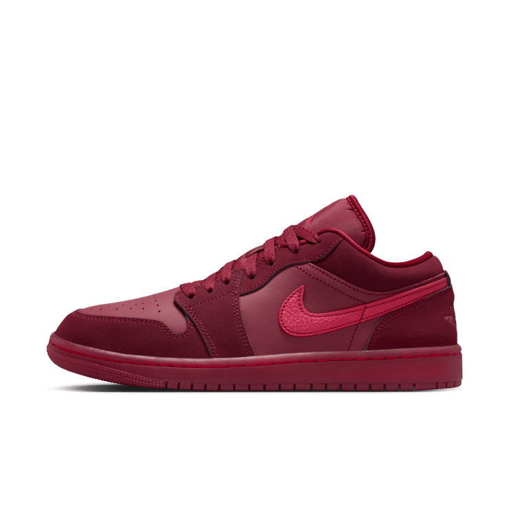 Air Jordan 1 Low SE Valentine’s Day (W) Angle 3