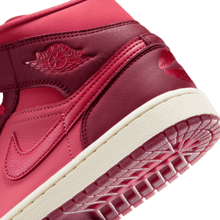 Air Jordan 1 Mid SE Valentine’s Day (W) Angle 7