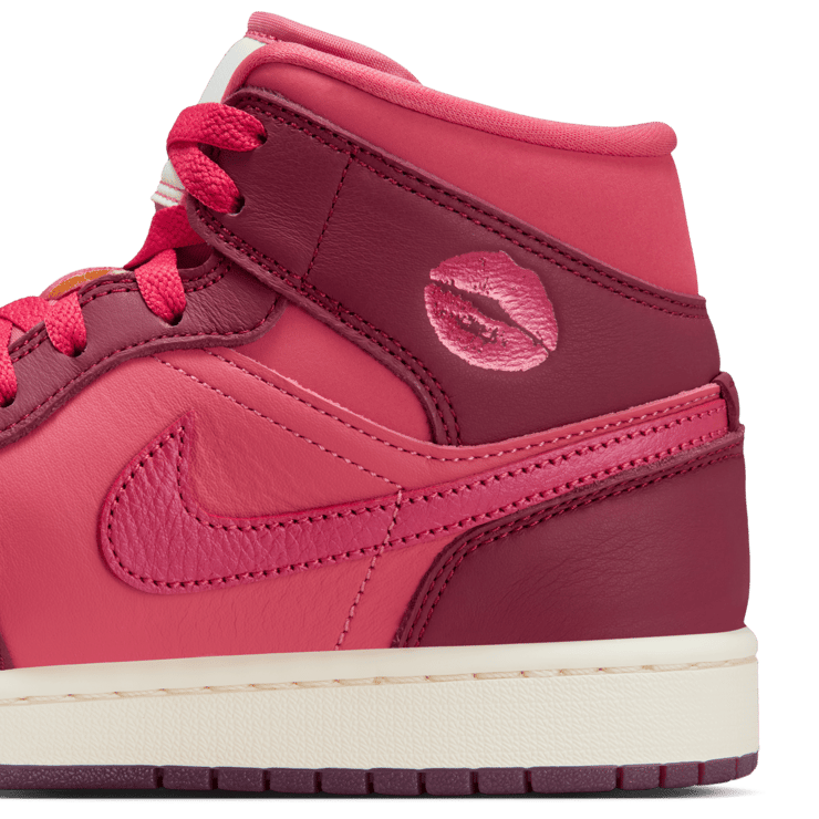 Air Jordan 1 Mid SE Valentine’s Day (W) Angle 9