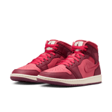 Air Jordan 1 Mid SE Valentine’s Day (W) Angle 4