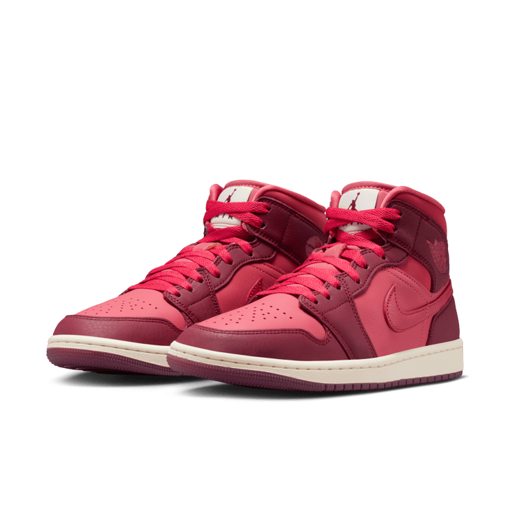 Air Jordan 1 Mid SE Valentine’s Day (W) Angle 4
