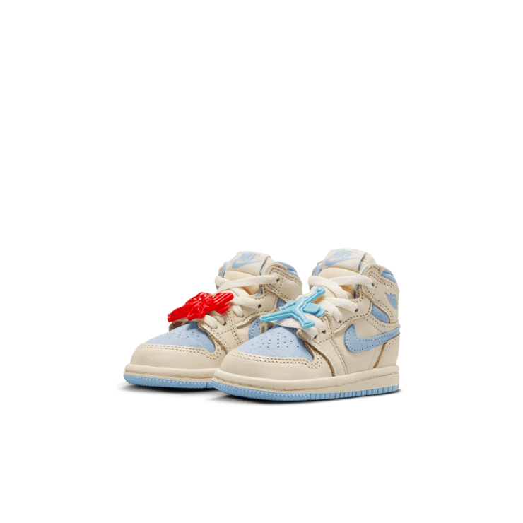 Air Jordan 1 Retro High OG Pale Ivory Psychic Blue (TD) Angle 4