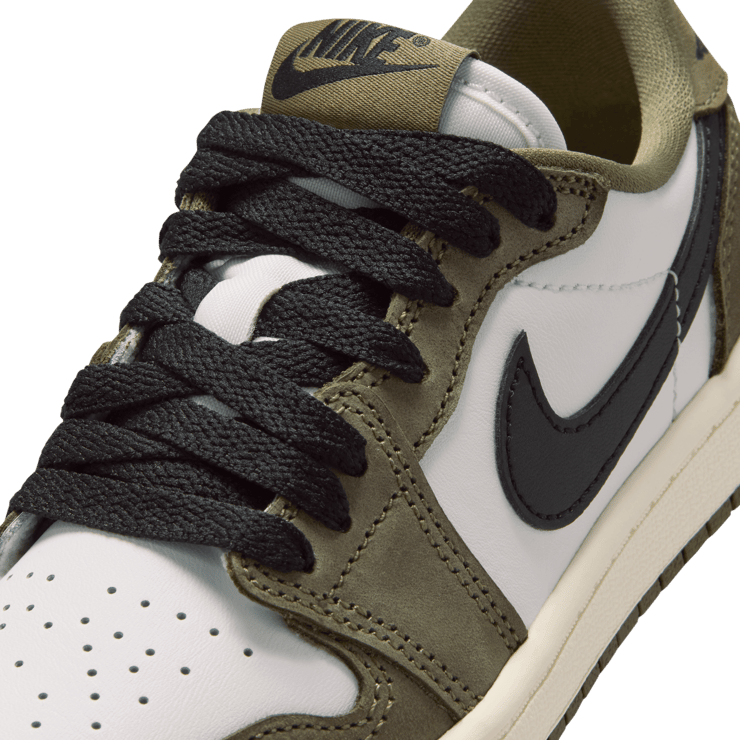 Air Jordan 1 Retro Low OG Medium Olive (PS) Angle 7