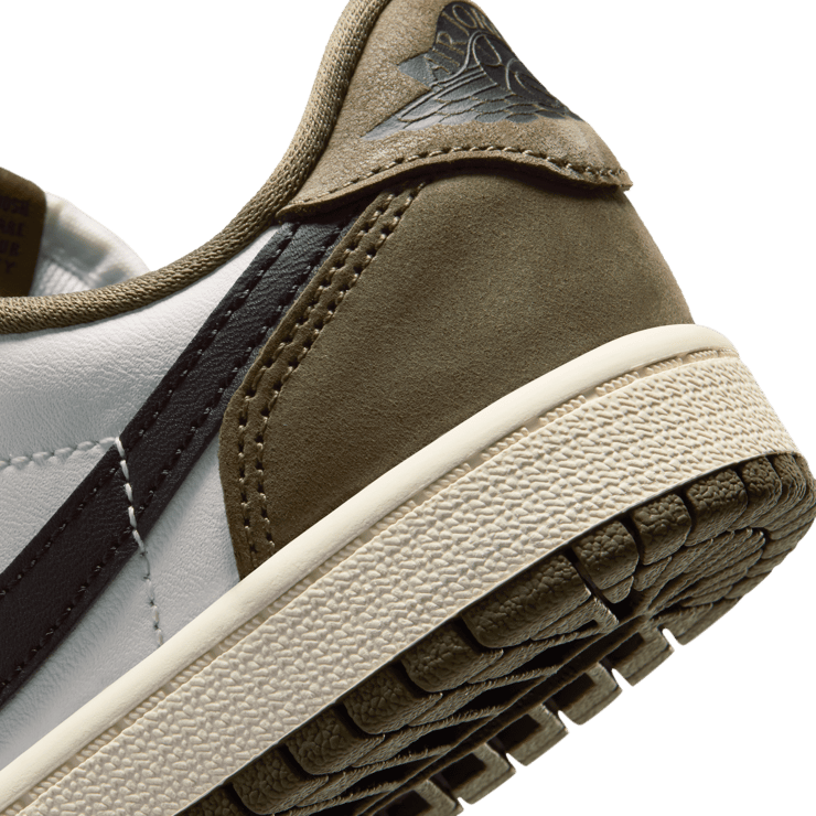 Air Jordan 1 Retro Low OG Medium Olive (PS) Angle 8