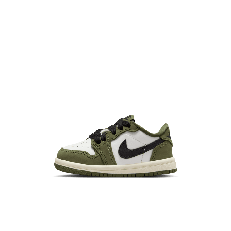 Air Jordan 1 Retro Low OG Medium Olive (TD) Angle 2