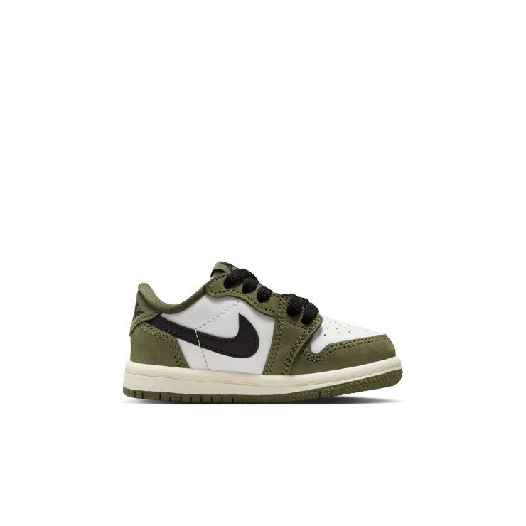 Air Jordan 1 Retro Low OG Medium Olive (TD) Angle 3