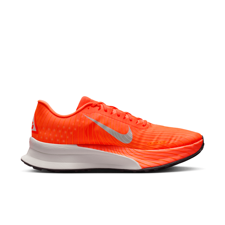 Nike ACG Ultrafly Trail Hyper Crimson Angle 4