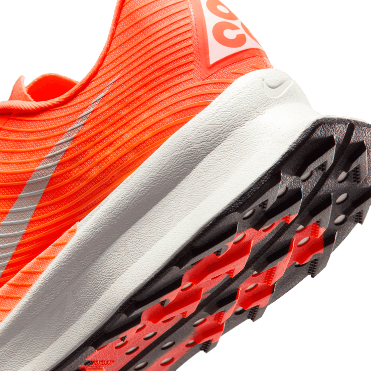 Nike ACG Ultrafly Trail Hyper Crimson Angle 8