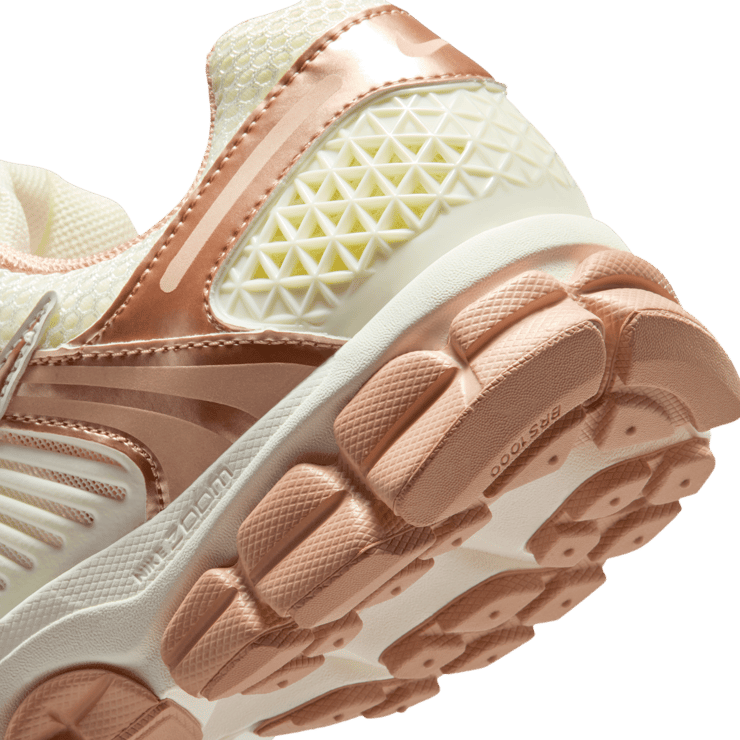 Nike Zoom Vomero 5 Rose Gold (W) Angle 7