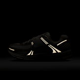 Nike Zoom Vomero 5 Rose Gold (W) Angle 8