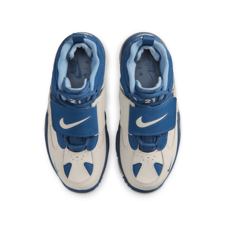 Nike Air Diamond Turf 2 Royals (GS) Angle 1