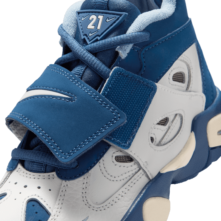 Nike Air Diamond Turf 2 Royals (PS) Angle 4