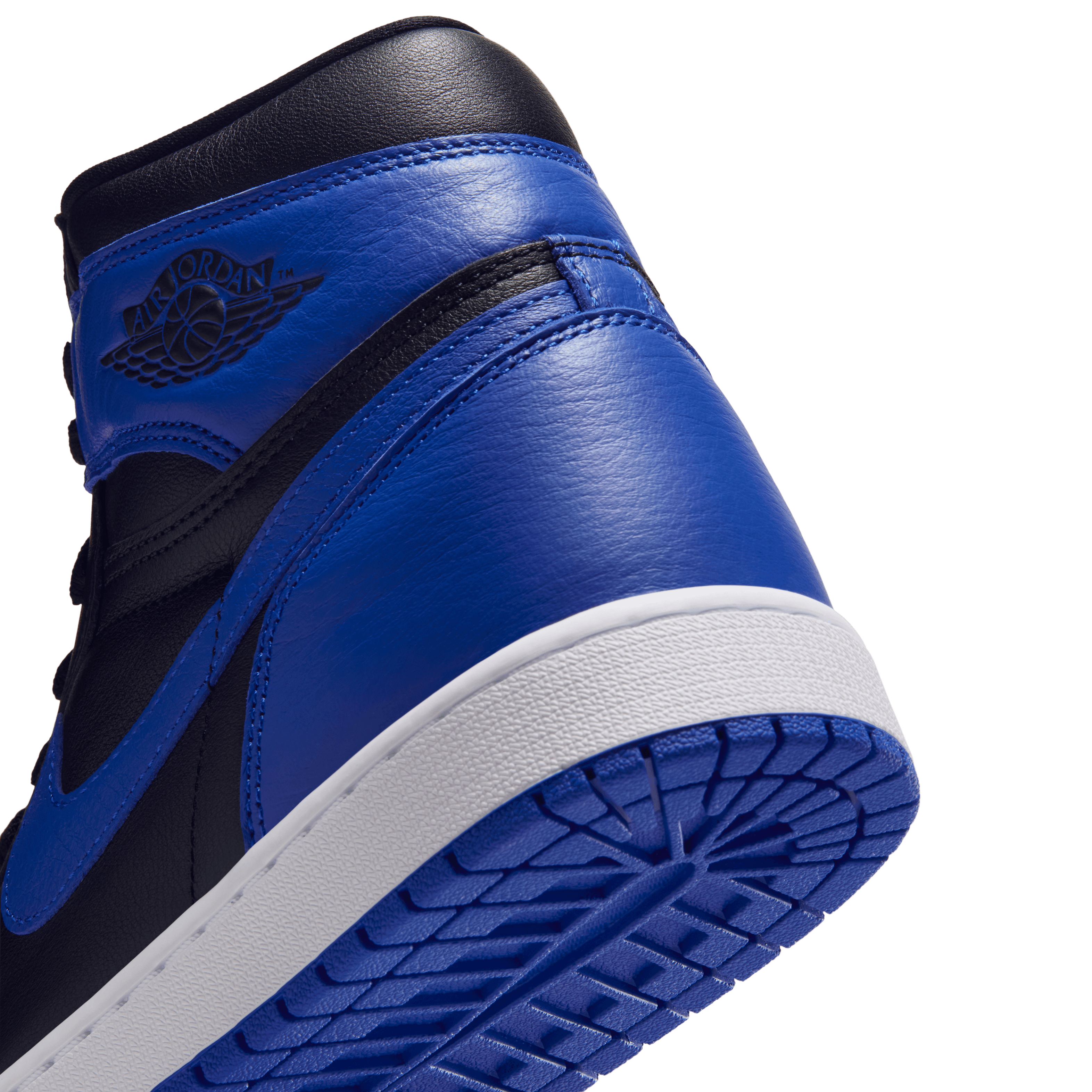 Air Jordan 1 Retro High OG Royal Angle 6