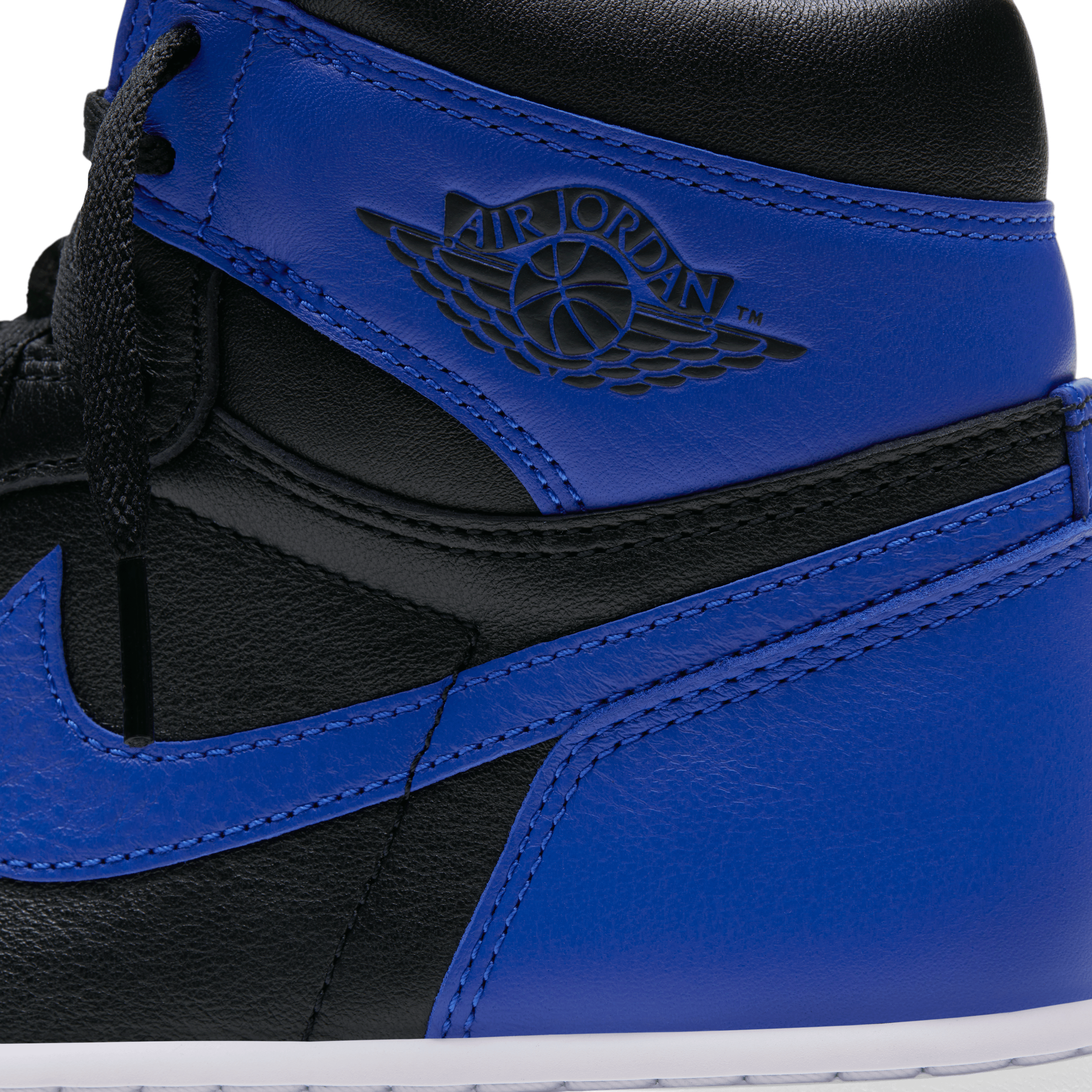 Air Jordan 1 Retro High OG Royal Angle 2