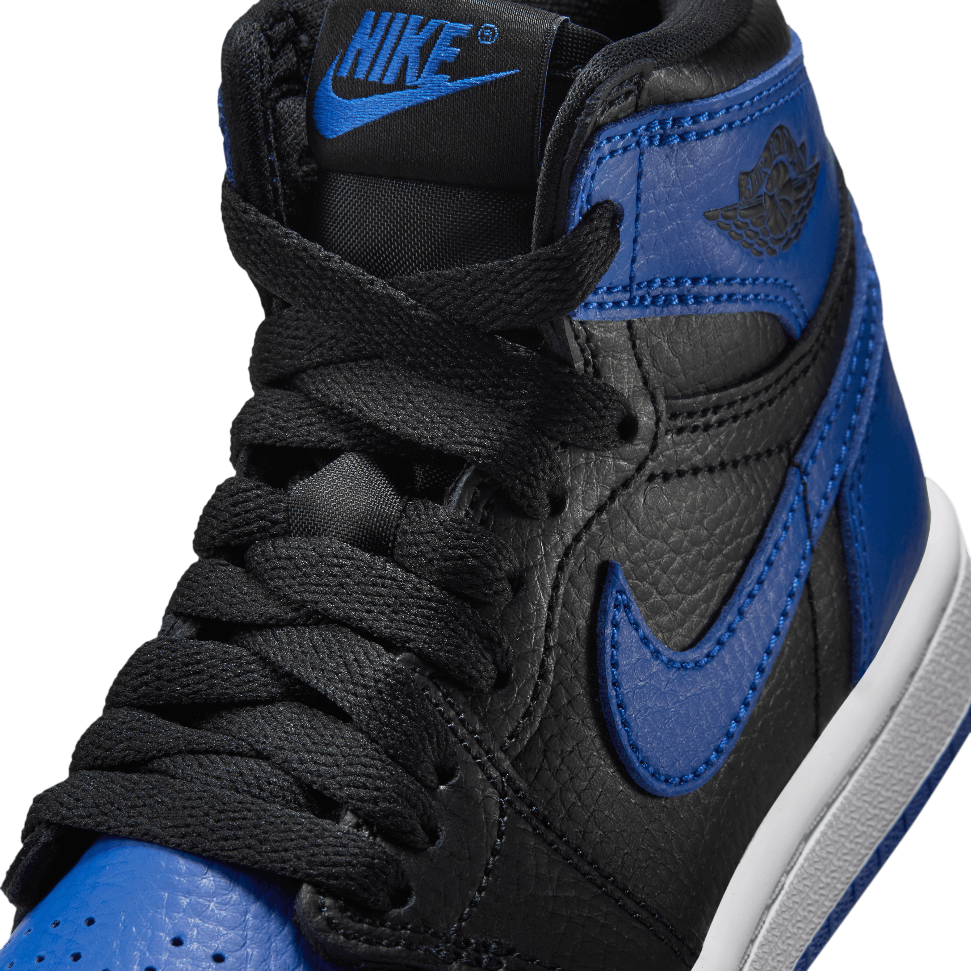 Air Jordan 1 Retro High OG Royal (PS) Angle 6
