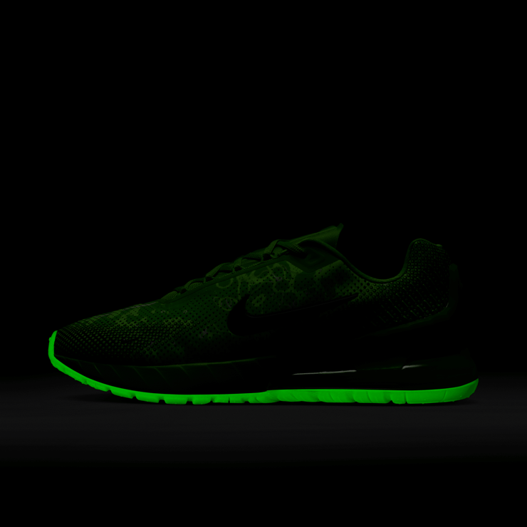 Nike Air Max Phoenix Green Strike Angle 4