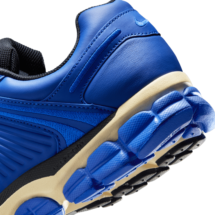 Nike Zoom Vomero 5 Swooshless Hyper Royal Angle 7