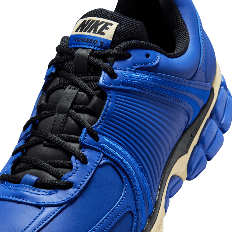 Nike Zoom Vomero 5 Swooshless Hyper Royal Angle 6
