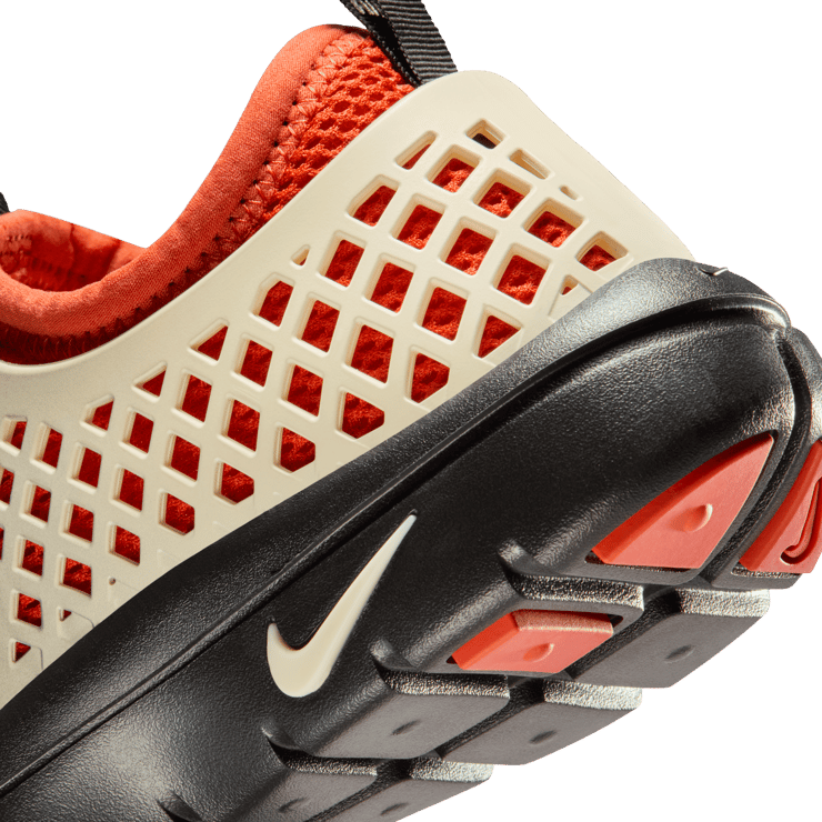 Nike Rejuven8 Run Black Rust Factor (W) Angle 6