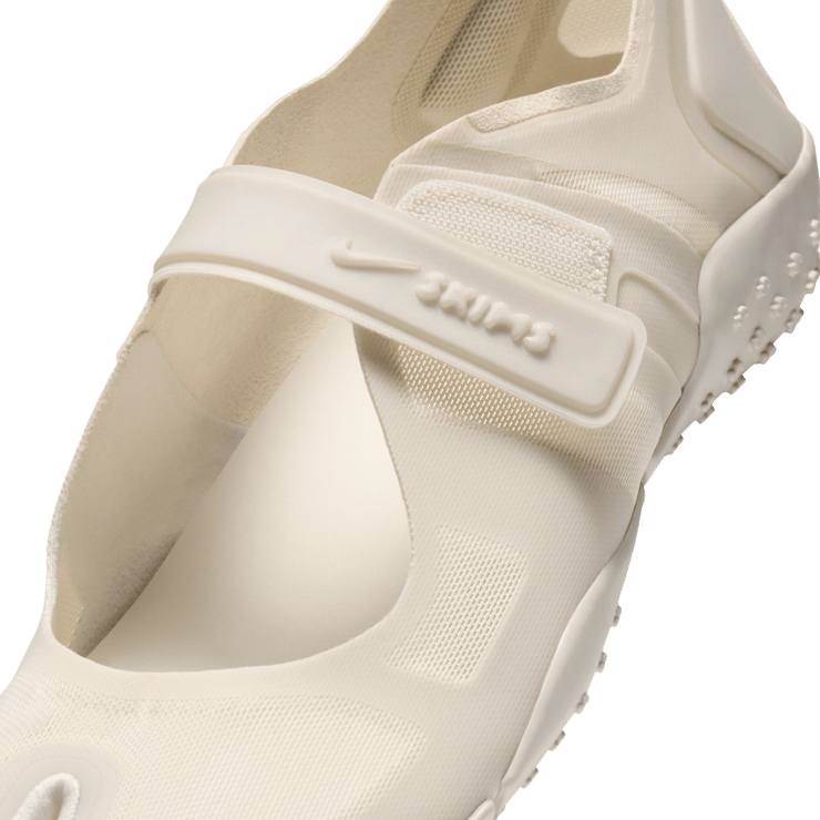 NikeSKIMS Rift Mesh Light Bone (W) Angle 6