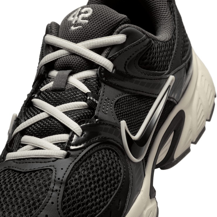 Nike V5 RNR Jackie Robinson Day Angle 5